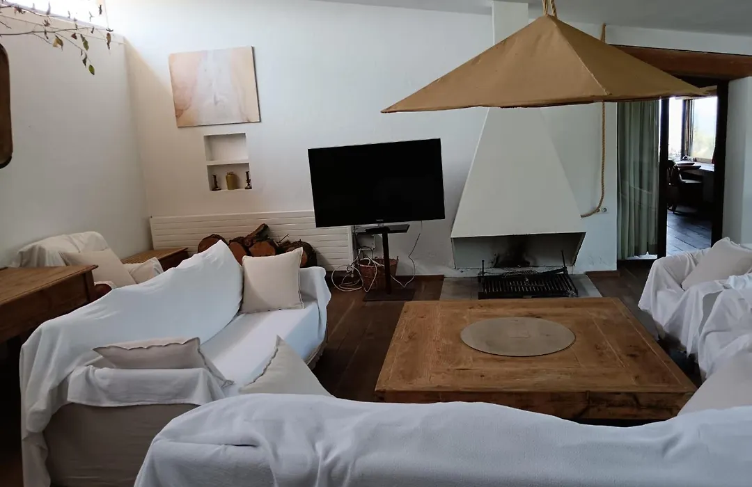 Isla Privada En Cadaques De Ensueno Con 11 Habitaciones Dobles Con Bano Privado Y Piscina-1